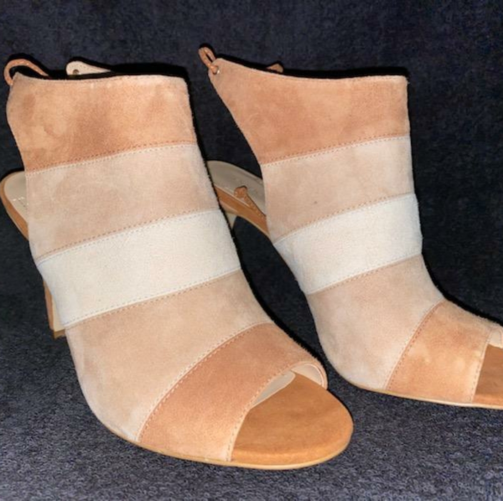 Like New ! BCBGeneration heels.